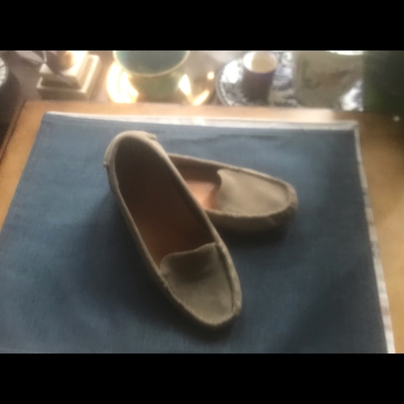 Like new! UGG Loafers - Picture 2 of 6